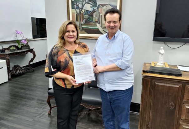 Prefeita de Salmour�o solicita libera��o de recursos e assinatura de conv�nios 