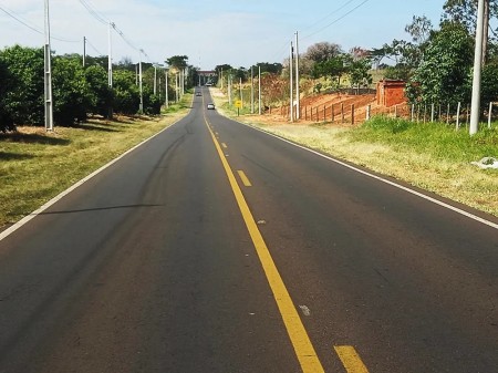 Lucélia: Prefeitura inicia construção de calçamento e anuncia iluminação de trecho da vicinal que liga à Adamantina