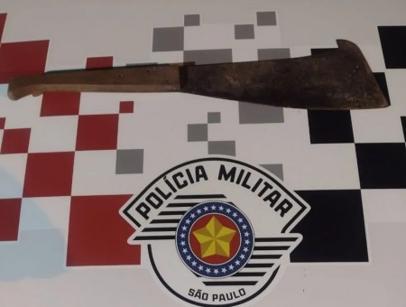 Briga entre idoso e ex-mulher termina com facão apreendido e com os dois feridos, em Flora Rica