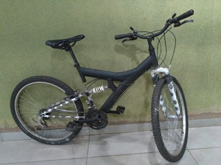 Dupla agride ciclista com pauladas, rouba R$ 20 e acaba presa em Junqueirópolis