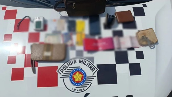 Mulher tenta usar cheque furtado para fazer compra em supermercado, mas acaba denunciada por funcion�rios e presa em flagrante, em Pacaembu