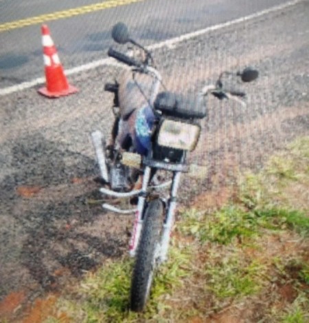 Preso em flagrante, homem embriagado furta moto e colide contra placa de sinalização, em Irapuru