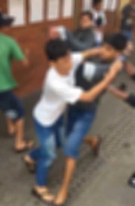  Briga com pancadaria foi flagrada entre alunos dentro de escola estadual, no distrito de Floresta do Sul, em Presidente Prudente