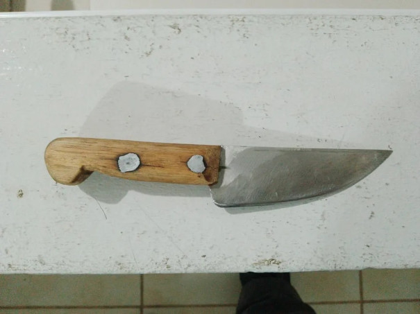 Com mascara de fantasia e faca, homem tenta roubar casa e acaba preso em Lucélia