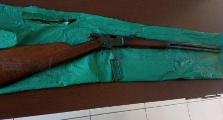 Homem Ã© preso em via pÃºblica com arma de fogo na zona leste de TupÃ£