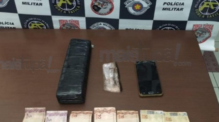 PolÃ­cia Militar prende traficante com maconha e dinheiro na zona leste de TupÃ£