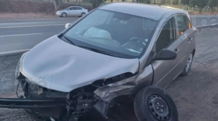 Motorista tenta cruzar rodovia e causa grave acidente, em Iacri