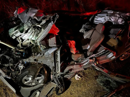 Motorista fica gravemente ferido apÃ³s colidir carro na traseira de caminhÃ£o, em Pirapozinho