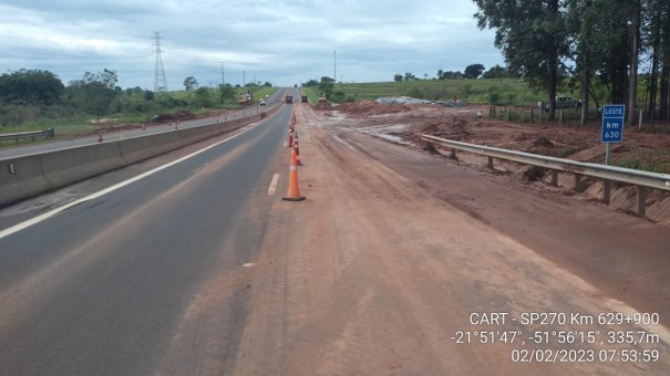 CART executa plano emergencial para barrar descida de lama de propriedades rurais na rodovia