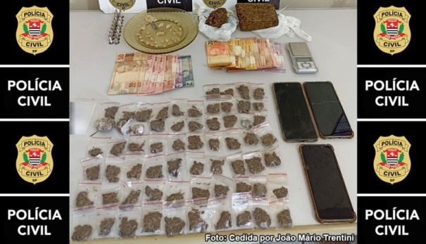Quat�: Pol�cia Civil aborda adultos e menores e apreende maconha, coca�na e crack