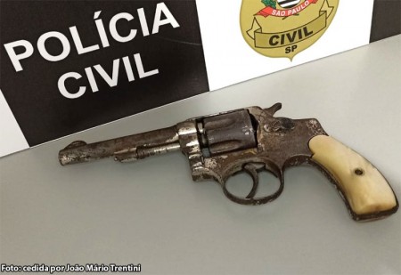 Arma desmuniciada é apreendida com menor de 14 anos em Queiroz (SP) 