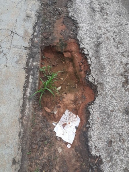 Você Repórter: Moradores do Bairro Monte Líbano reclamam de buracos na rua