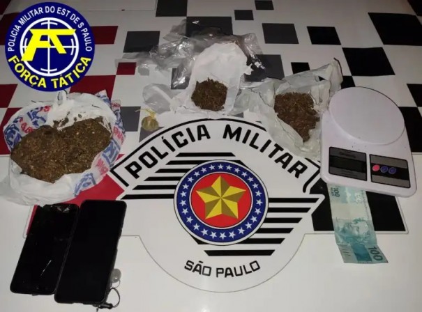 Dois s�o presos e droga � apreendida pela For�a T�tica