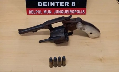 Idoso de 90 anos é preso em flagrante por violência doméstica e, na casa, Polícia Civil apreende revólver sem documentação, em Junqueirópolis