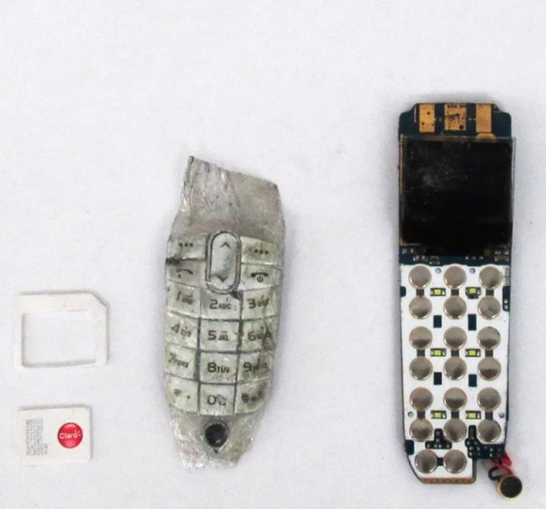 Mulher tenta entrar na penitenci�ria de Fl�rida Paulista com celular no corpo