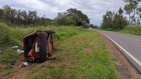 Motorista é preso por embriaguez ao volante após capotamento