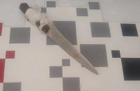 Homem é preso em flagrante após esfaquear dois filhos e a companheira, em Lucélia