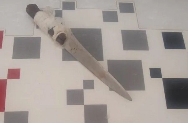 Homem � preso em flagrante ap�s esfaquear dois filhos e a companheira, em Luc�lia