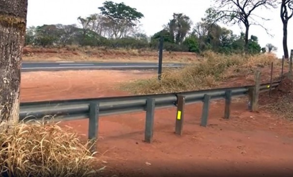 Ap�s decis�o judicial, Eixo fecha novamente vicinal que oferece acesso � SP-294, em Parapu�