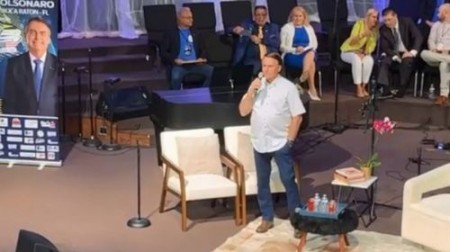 Bolsonaro diz que pretende voltar ao Brasil 