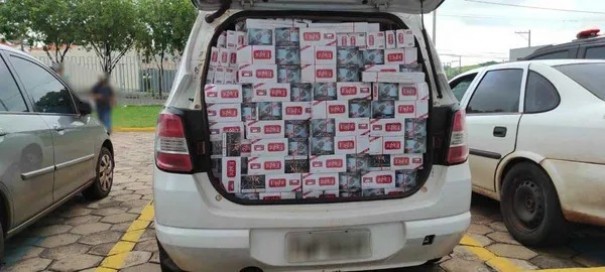 Cinco homens s�o presos em flagrante por contrabando de cigarros do Paraguai na Rodovia Raposo Tavares, em Presidente Prudente