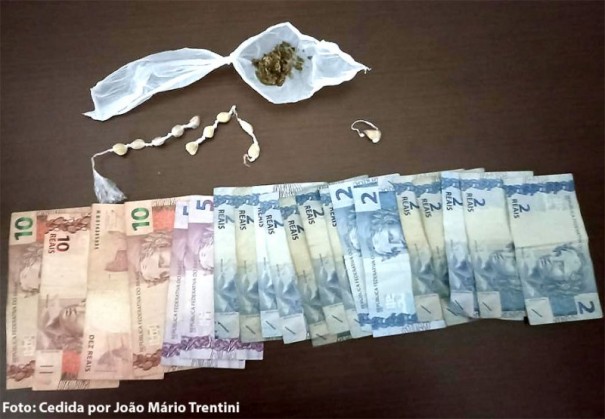 PM de Tup� prende indiv�duo com 11 pedras de crack e por��o de maconha