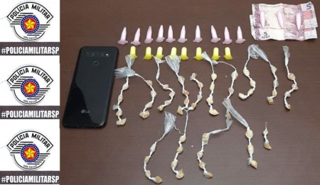 Polícia Militar apreende pinos de cocaína e pedras de crack em Tupã