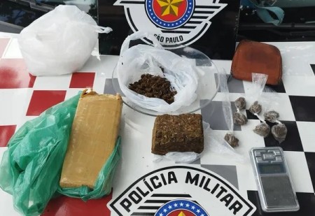 Homens abandonam porções de maconha embaixo de jaqueira e escapam de abordagem policial no Jardim Santa Clara, em Dracena