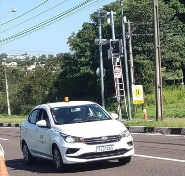 Fiscalizao do Ipem-SP aprova radar de controle de velocidade instalado na Estrada da Amizade, em Presidente Prudente