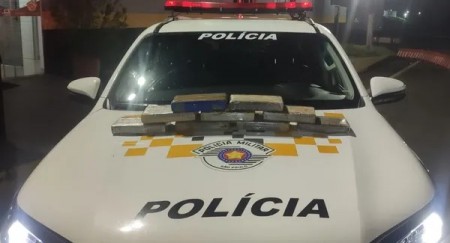 Fiscalização encontra tabletes de cocaína escondidos em ar-condicionado de veículo e motorista acaba preso na Rodovia Raposo Tavares