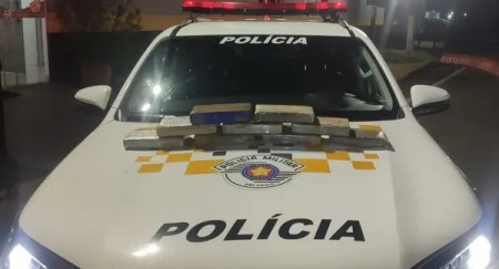 Fiscalização encontra tabletes de cocaína escondidos em ar-condicionado de veículo e motorista acaba preso na Rodovia Raposo Tavares