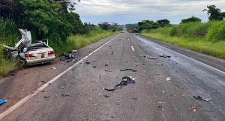 Colisão frontal entre carro e caminhão mata homem na Rodovia General Euclides de Oliveira Figueiredo, em Marabá Paulista