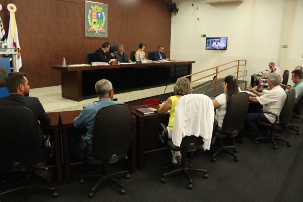 Aumento aos servidores e transporte dos alunos da escola SESI: saiba quais projetos foram discutidos e votados na C�mara de OC