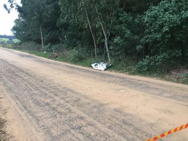 J�ri popular condena tr�s r�us a penas que variam de 14 a 26 anos de pris�o pela morte de adolescente