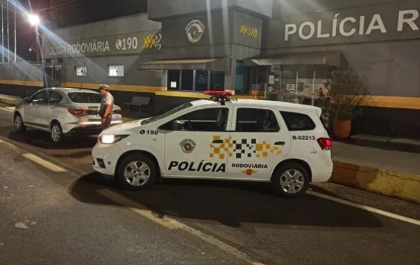 Carro alugado e n�o devolvido no Esp�rito Santo � localizado na Rodovia Raposo Tavares em Presidente Prudente