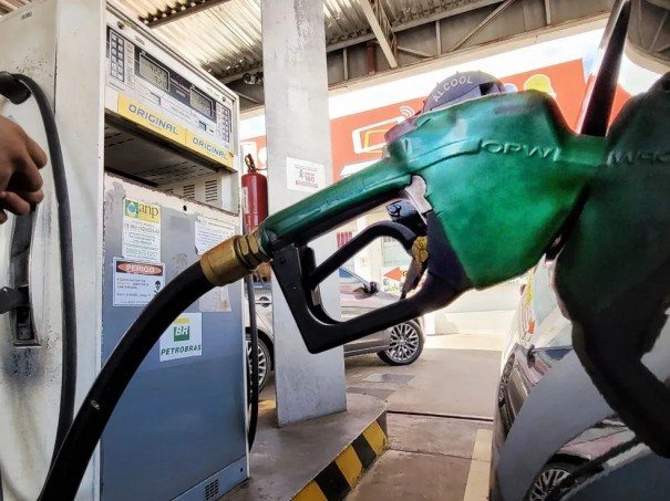 Petrobras aumenta preo da gasolina para as distribuidoras