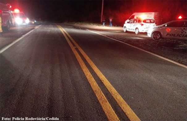 Acidente de tr�nsito mata tr�s pessoas em rodovia de acesso a SP-425