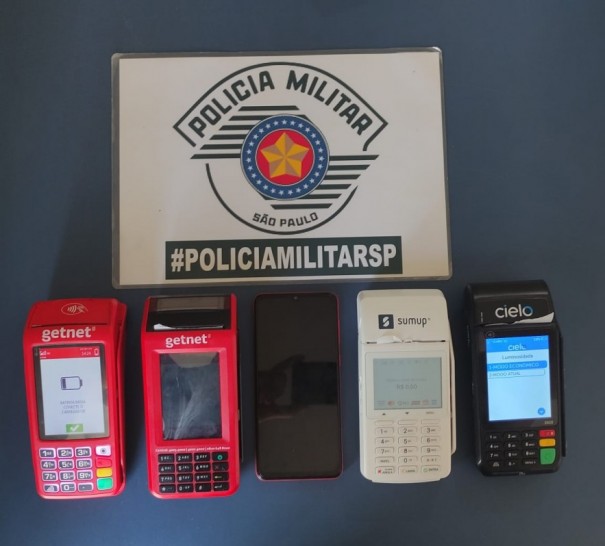 PM impede golpes de estelionato e faz apreens�o de m�quinas e identifica��o do autor em Osvaldo Cruz