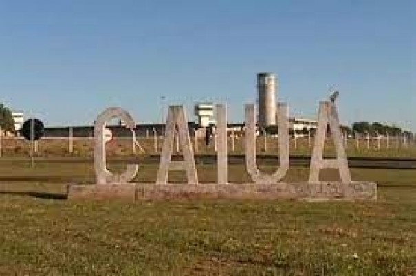 Funda��o Itesp entrega 37 t�tulos urbanos para moradores da cidade de Caiu� 