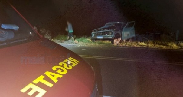 Motorista fica ferido em capotamento na vicinal que liga Tup� a Arco-�ris