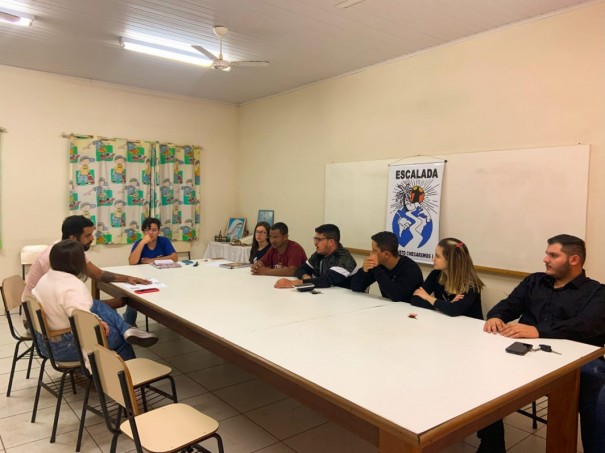 Movimento Escalada programa Ch� Beneficente para a Santa Casa em outubro