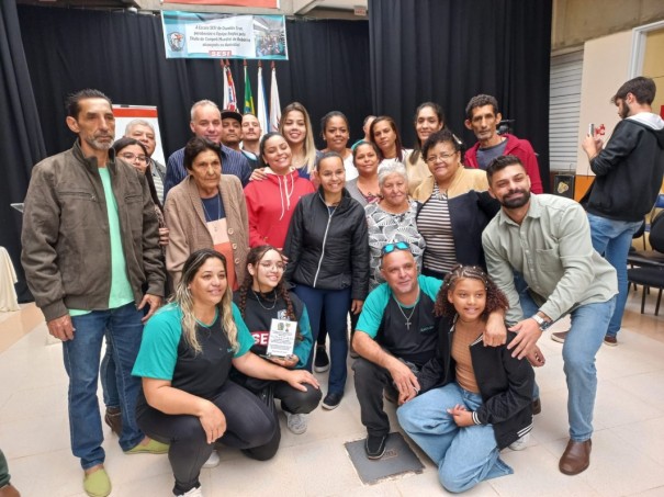 Sagres homenageia aluna do munic�pio integrante da Equipe Eagles, Campe� Mundial de Rob�tica 