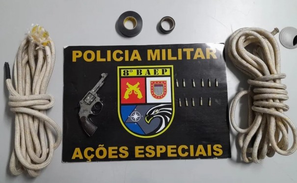 Ap�s den�ncia, motorista e passageiro s�o presos com rev�lver dentro de ve�culo em Presidente Prudente