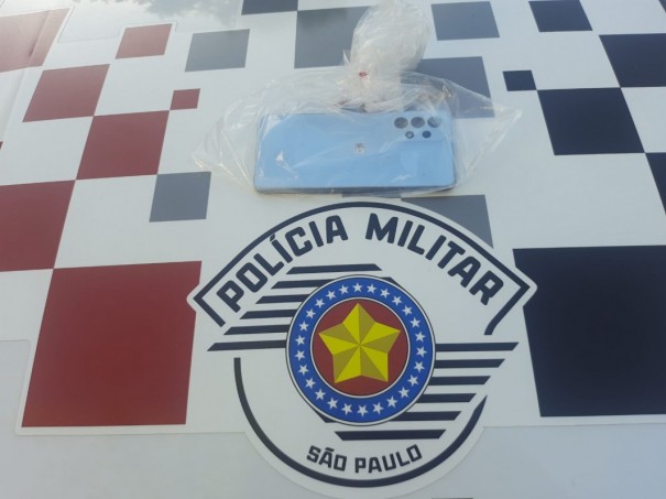 Pol�cia Militar apreende droga e celular em Osvaldo Cruz