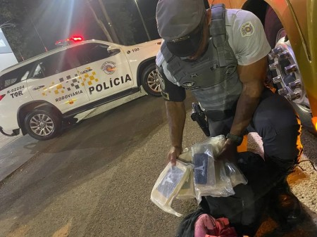 Passageira de ônibus é presa em flagrante com 4kg de cocaína, em Presidente Epitácio
