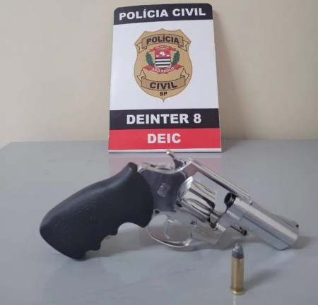 Irmãos suspeitos de assassinar homem com tiro nas costas em Presidente Prudente se apresentam à Polícia Civil