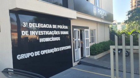 Suspeito de assassinar jovem de 24 anos a tiros no Conjunto Habitacional Ana Jacinta se entrega à polícia, em Presidente Prudente