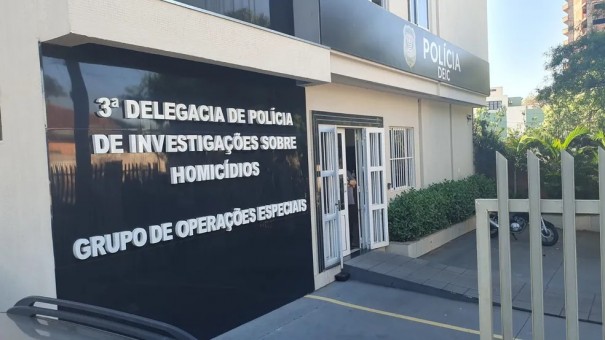 Suspeito de assassinar jovem de 24 anos a tiros no Conjunto Habitacional Ana Jacinta se entrega � pol�cia, em Presidente Prudente