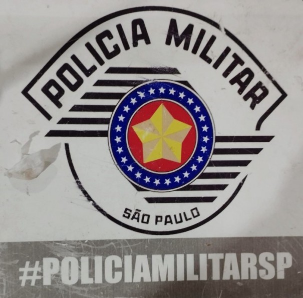 Pol�cia Militar prende homem por porte de drogas em Salmour�o 
