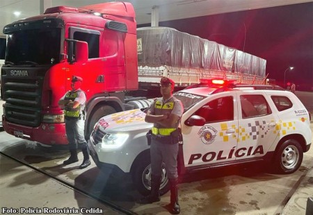 Polícia rodoviária recupera veículo com queixa de roubo na SP-270